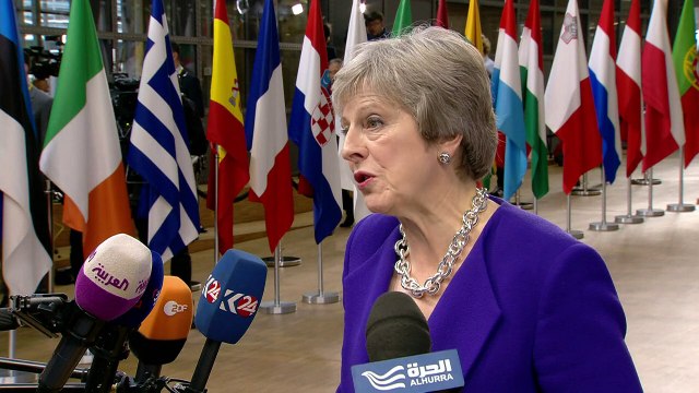 May aberta a prolongar período de transição pós-Brexit