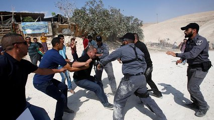 Israel dispersa ativistas em protesto contra demolição de Khan al-Ahmar
