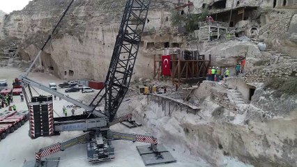 Hasankeyf Kalesi'nin orta kapısının taşınması (2) - BATMAN