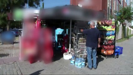 Markete Müşteri Kılığında Gelen Telefon Hırsızı Kamerada