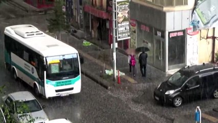 Kars’ta Dolu Yağışı Etkili Oldu