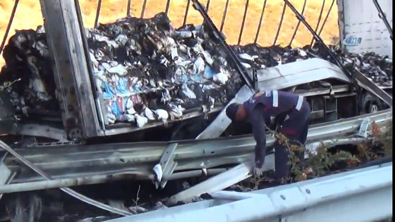 Niğde-Adana Karayolunda Feci Kaza...Tır Şoförü Yanarak Can Verdi