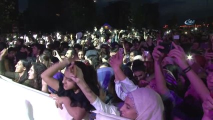 Diyarbakır'da "Gençlik Festivali"Nde Ünlü Şarkıcı Selçuk Balcı ve Buray Hoşsöz Sahne Aldı