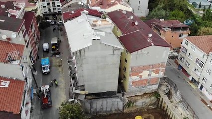 Bağcılar'da Çökme Riski Yaşayan Bina Havadan Görüntülendi