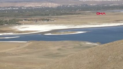 Van Gölü'ndeki 'Adacık', Suyun Çekilmesiyle Ortaya Çıktı