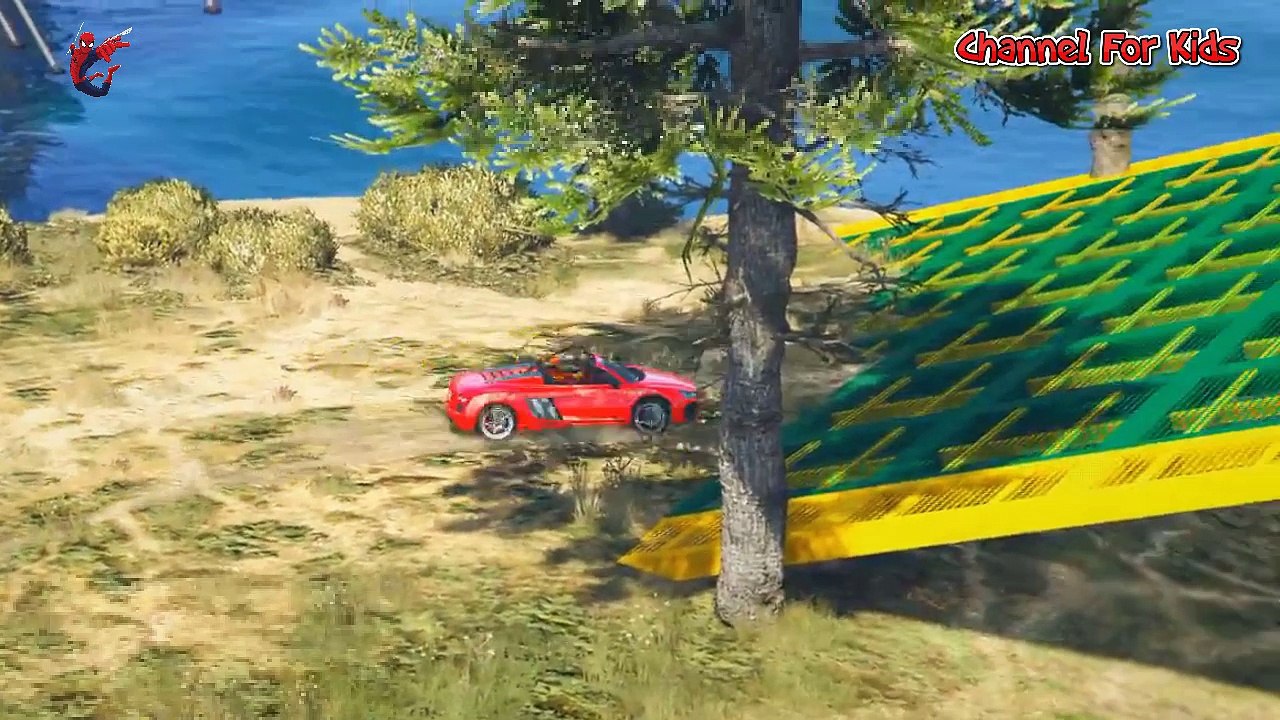 Siêu Anh Hùng vs Siêu Nhân vs Người Nhện vs Người Máy Đua Ô Tô và Lướt Sóng Trên Biển