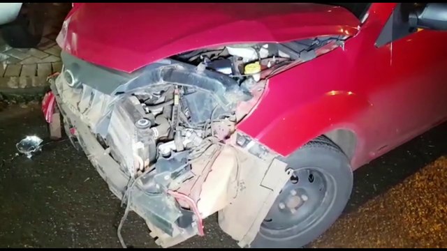 Carros batem em cruzamento no Santa Cruz