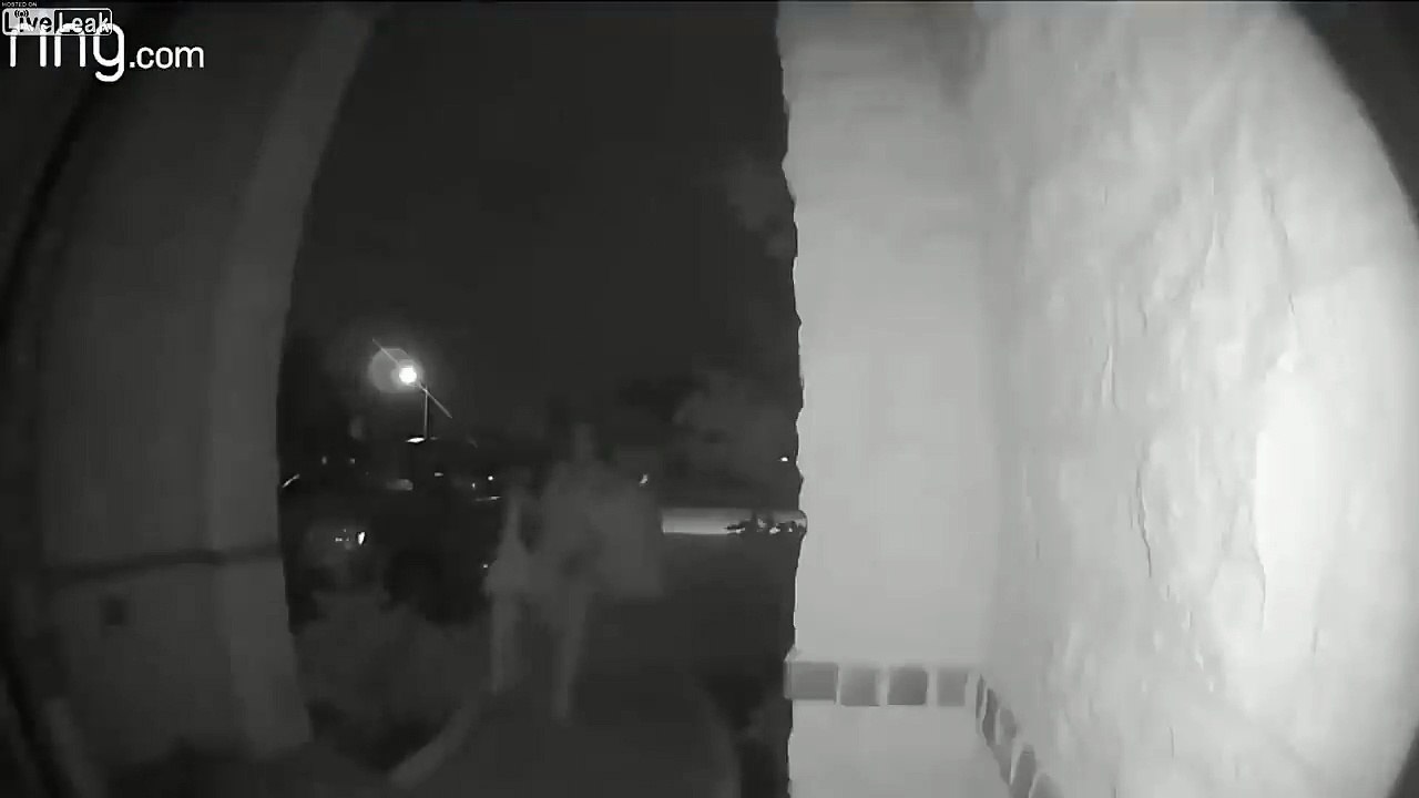 Elle abandonne son fils de 2 ans devant la porte du voisin !