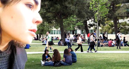 Üniversitede Doçent, "Ben Hocayım, O İnsan Değil" Deyip Sigara İçen Genç Kızı Dövdü