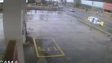 Direksiyon Başında Kalp Krizi Geçiren Sürücünün Kaza Anı Kamerada