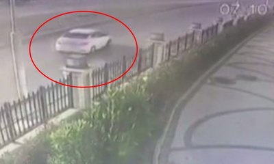 Kontrolden çıkan araç yan yattı