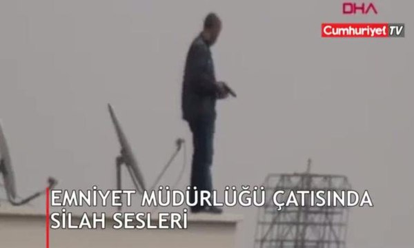 Emniyet Müdürlüğü çatısında silah sesleri