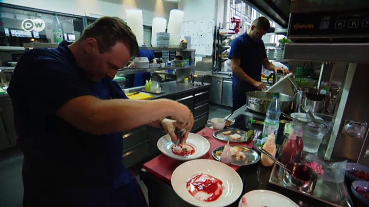 Perfektionist am herd: spitzenkoch tim raue | dw deutsch