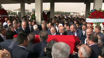 Oya Akgönenç Muğisuddin son yolculuğuna uğurlandı