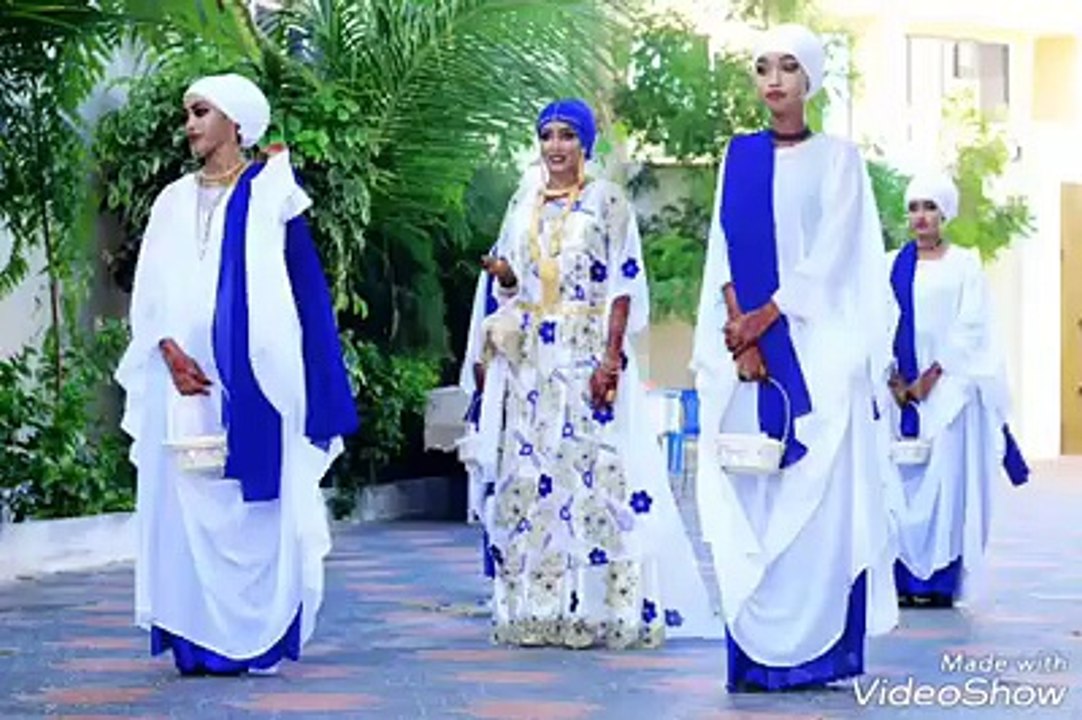 hukri_Maxamad Hambalyo Aroos kaaga, walaal, guurkaaga lagu farax.Heestana mac beey lugu tahay walaahi.Hambalyo my sister and my big supporter from muqdisho,