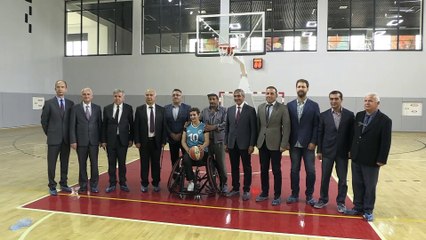 Engelli öğrenciye rektörden tekerlekli sandalye - NİĞDE