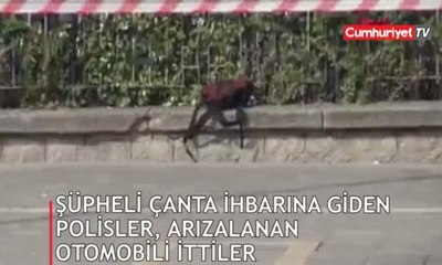 Şüpheli çanta ihbarına giden polisler, arızalanan otomobili itti