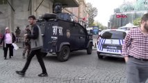 İstanbul- Eminönü'nde Polis ile Şüpheli Arasında Arbede 1 Polis Yaralandı