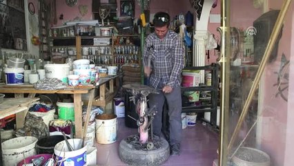 Hurda Malzemelerden At Heykeli Yaptı
