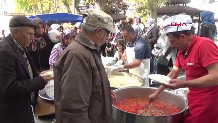 Karaman Cumhurbaşkanı İçin Adaklık Kurban Dağıtımında Metrelerce Kuyruk Oluştu