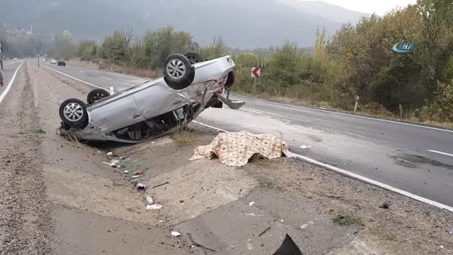 Yağmur Nedeniyle Kayganlaşan Yolda Kaza Yapan Sürücü Şoka Girdi