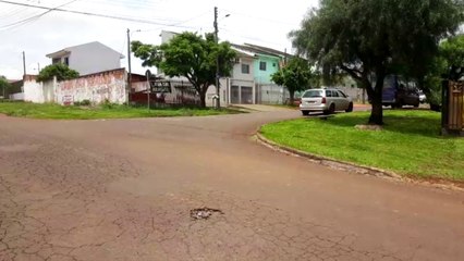 Carro e bicicleta colidem deixando uma pessoa ferida