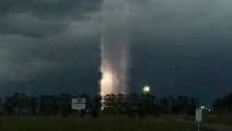 Une colonne de lumière étrange et mystérieuse apparaît dans le ciel de Feliciano en Argentine