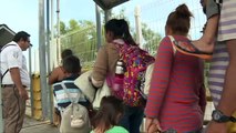 Migrantes hondureños comienzan a cruzar hacia México