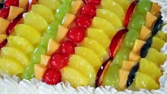 Ecco la TORTA FURBA TUTTI FRUTTI ricetta facile con pochi ingredienti base e si prepara in meno di mezz'ora !! Io ho usato della frutta estiva ma si può prepar
