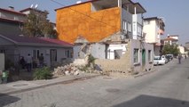 Evi Yol Ortasında Kaldı Belediye Yeni Ev Yaptı