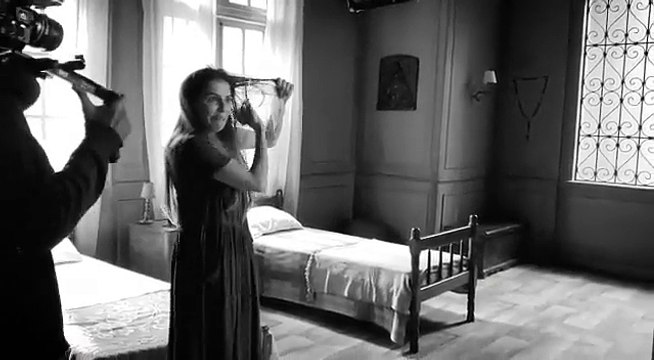 Deborah Secco corta o cabelo para reta final de “Segundo Sol”;