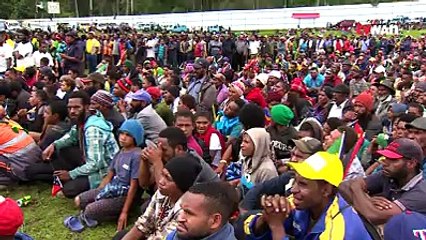 Prime Minister Peter O'Neill has signed a partnership agreement with the Enga Provincial Government for the decentralization of powers.The event was witnessed