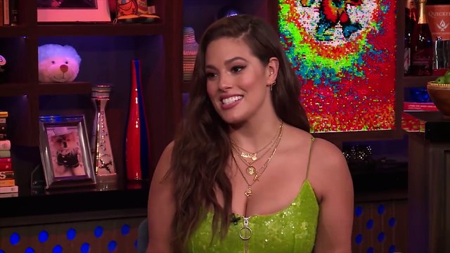 Kylie Jenner Reacts To Kendall Jenner Slamming The Media | Hollywood