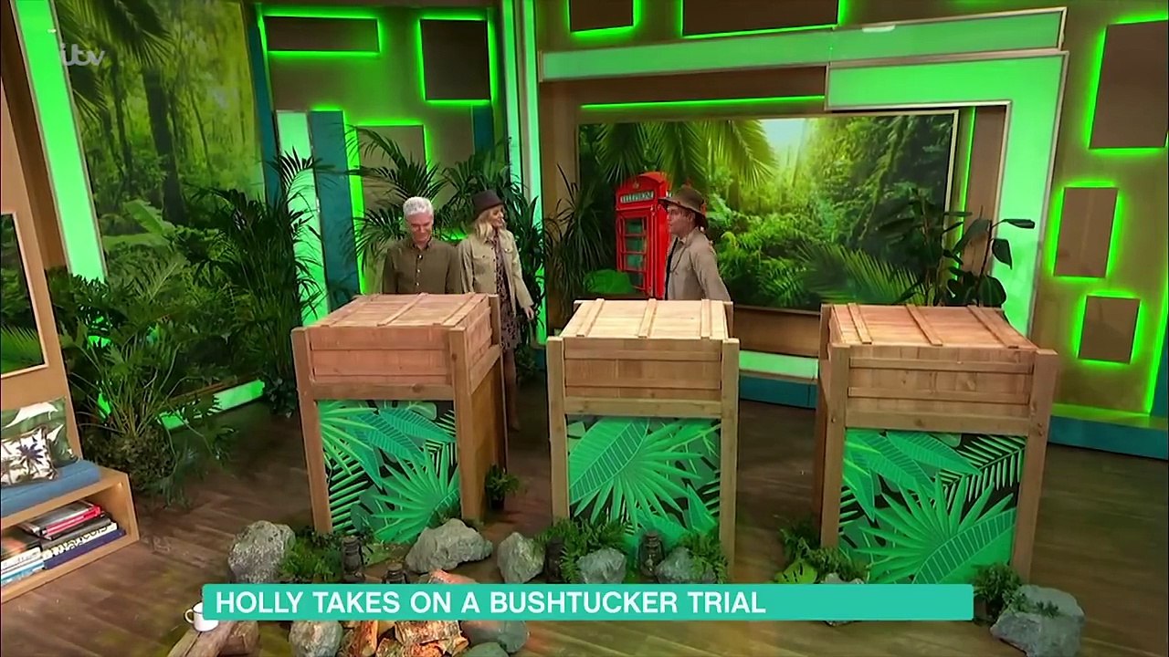 Holly's Bushtucker Trial! | This Morning