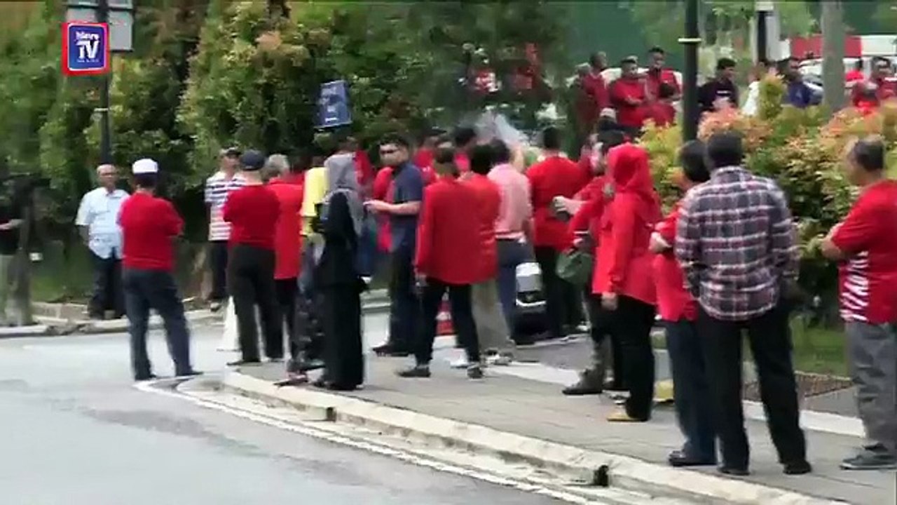 Presiden UMNO Datuk Seri Dr Ahmad Zahid Hamidi didakwa di Mahkamah Sesyen Kuala Lumpur, pagi ini.#BHTV#NSTTV#METROTV