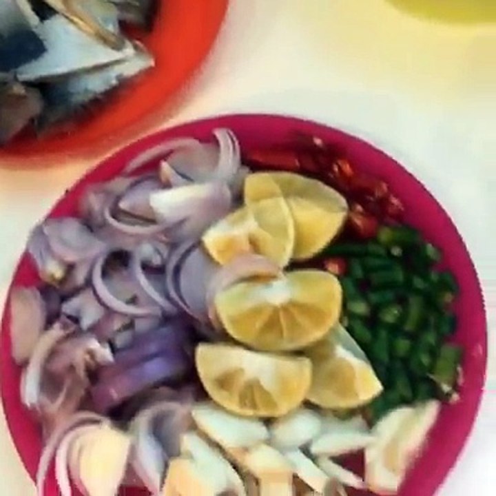Nak masuk tengahari ni, kecur tengok Eina Azman masak macam-macam 