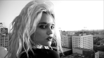 Sky Ferreira - Everything Is Embarrassing