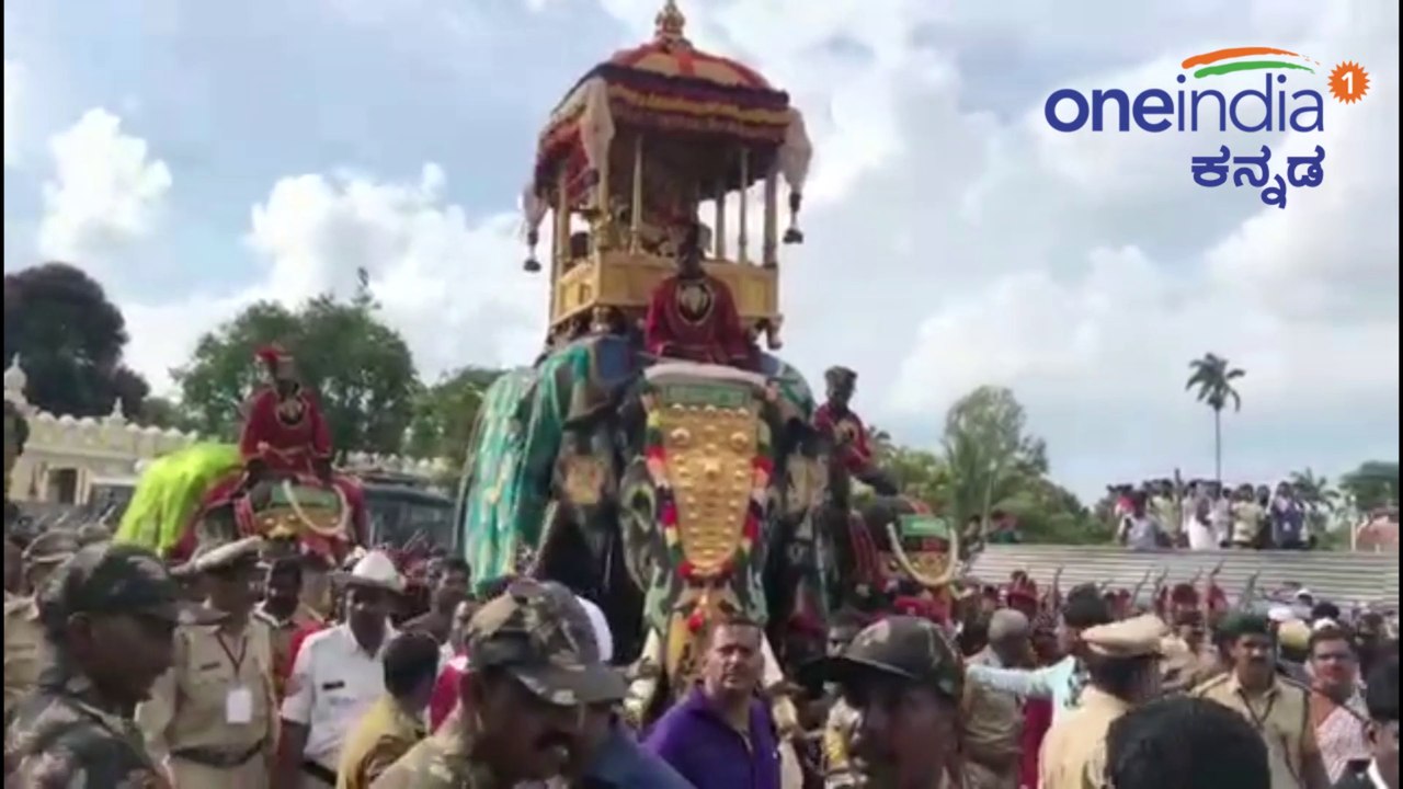 ಮೈಸೂರು ದಸರಾ: ಅದ್ಧೂರಿ ಜಂಬೂಸವಾರಿ ಕಣ್‌ ತುಂಬಿಕೊಂಡ ಜನ ಸಾಗರ | Oneindia Kannada