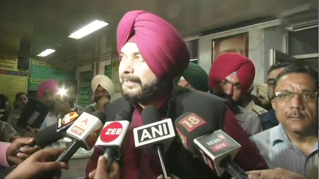 Amritsar Train Accident पर बोले Navjot Singh Sidhu, कहा नहीं करें राजनीति | वनइंडिया हिन्दी