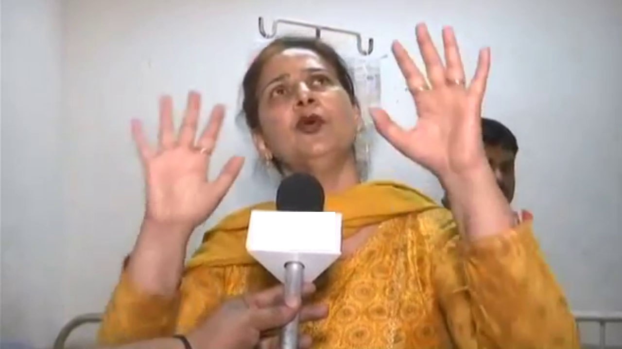 Amritsar Train Tragedy: Navjot Kaur Sidhu slams people doing politics over incident | Oneindia News