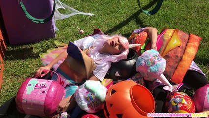 Halloween Trick or Treat for Surprise Toys Outdoor Fun! Don't Trick or treat at the wrong door!