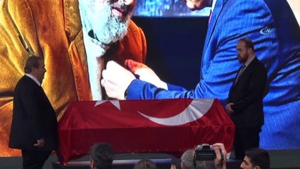 Fotoğraf sanatçısı Ara Güler için Galatasaray Meydanı'nda tören