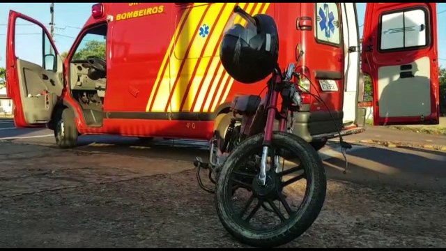Motociclista sofre luxação ao cair de 'mobilete' no Brasmadeira