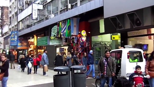 Damian Salazar Amazing Guitar Performance in Buenos Aires Streets