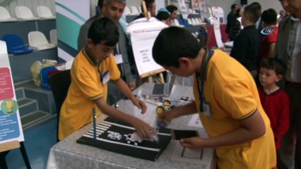 Hastasını taşıyan ambulans trafiğe takılınca, bluetooth ile yönlendirilen trafik ışığı yaptı