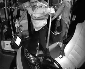 Otobüsün Önünü Kesip Şoförün Başına Levyeyle Vurdu