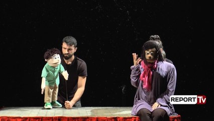 Shfaqja 'Njëlloj si ti' në Teatrin Metropol, nuk mungoi bashkëveprimi mes artistëve dhe fëmijëve
