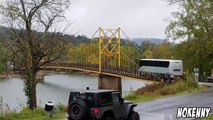 Un bus ignore la limite de poids d'un pont suspendu à Arkanas