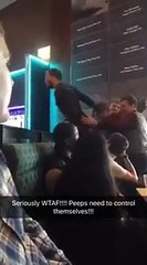 Voici comment calmer un client qui devient fou dans un bar