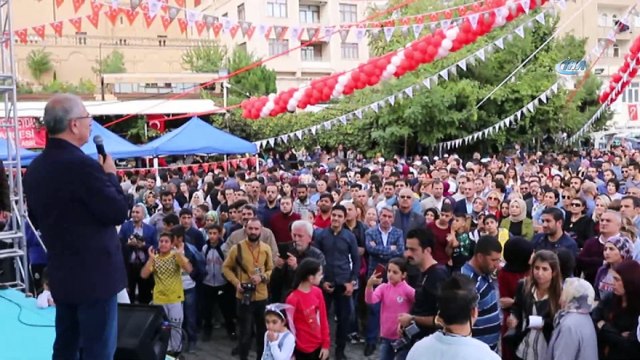 Mardin’de Uzun halay zincirinin oluşturulduğu 2’nci Harire Şenliği renkli görüntülere sahne oldu